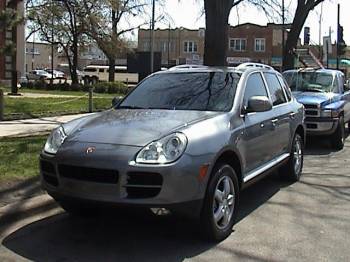 Porsche Cayenne 2004 in Chicago, Illinois